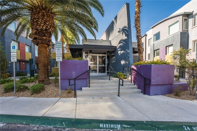 Building Photo - 9050 W Tropicana Ave