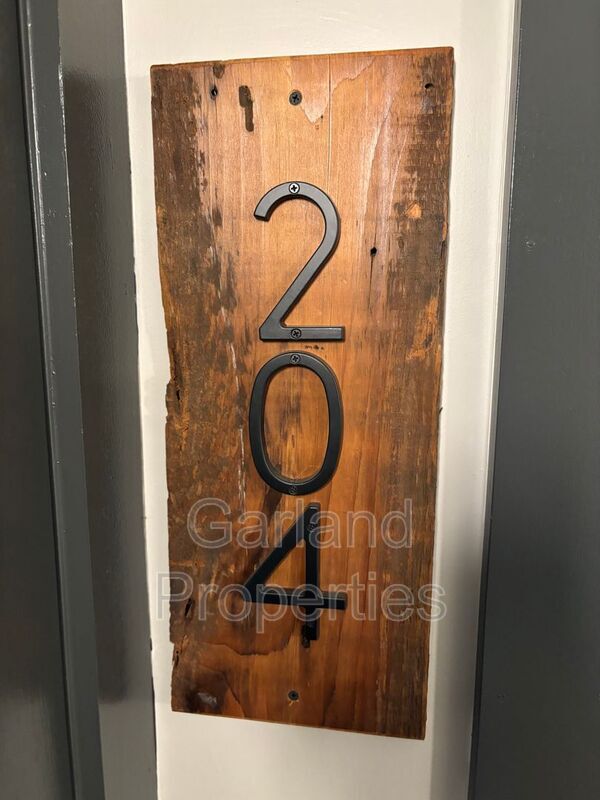 Building Photo - 73 W Main St