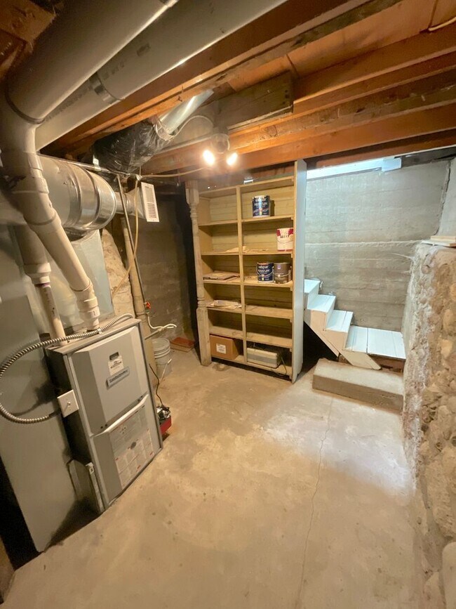 Building Photo - 2 Bedroom Home Available Near Pikes Peak Ave & S Institute St!