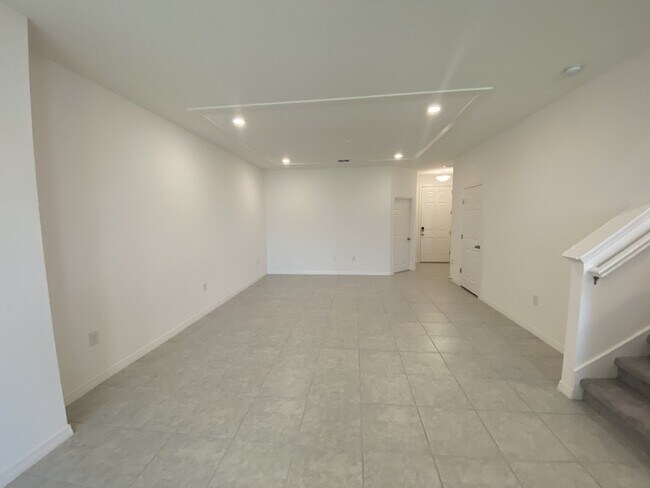 Building Photo - Charming 3 Bed, 2.5 Bath Rental in Lithia,...