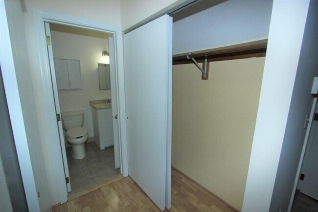 Building Photo - 76 Highwood Dr