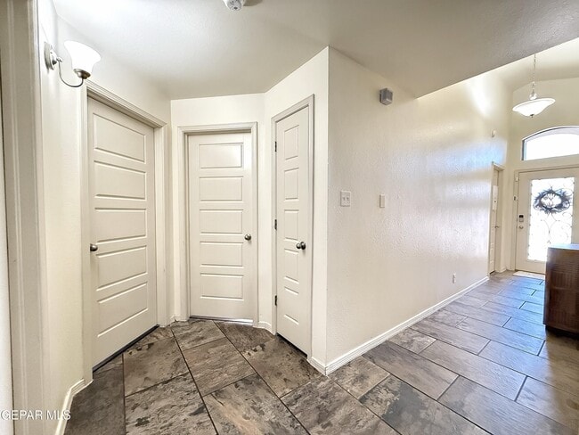 Building Photo - 4933 Copper Ranch Ave