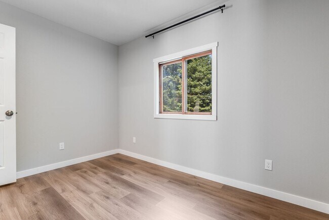 Building Photo - Charming 1 BD 1 BA cottage nestled on a be...