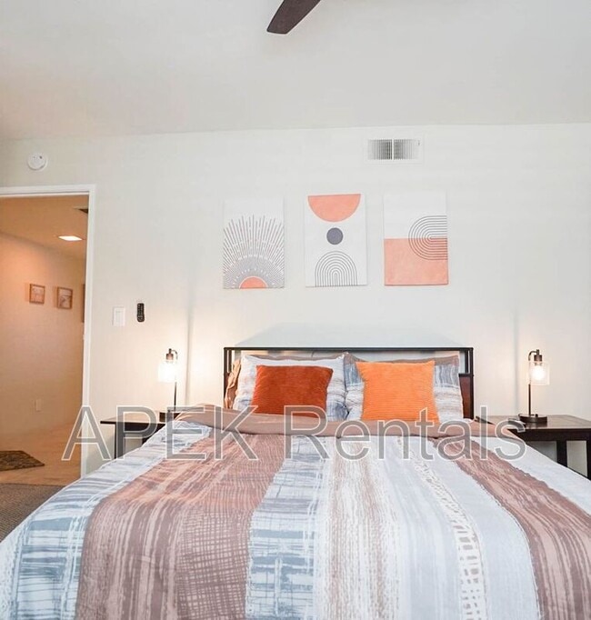 Building Photo - 5301 E Waverly Dr