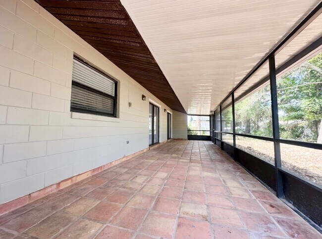 Building Photo - 107 Maplewood Dr