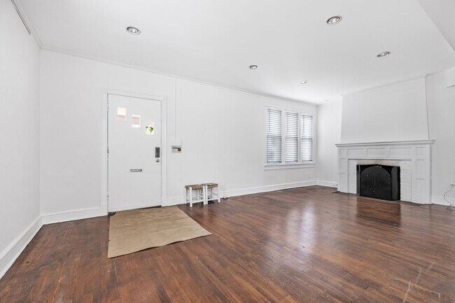 Building Photo - Stunning 4 BR/3 BA Single-Family Home in 1...