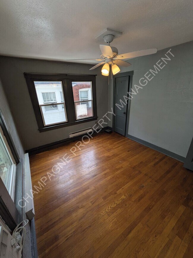Building Photo - 1123-1125 W 40th St.