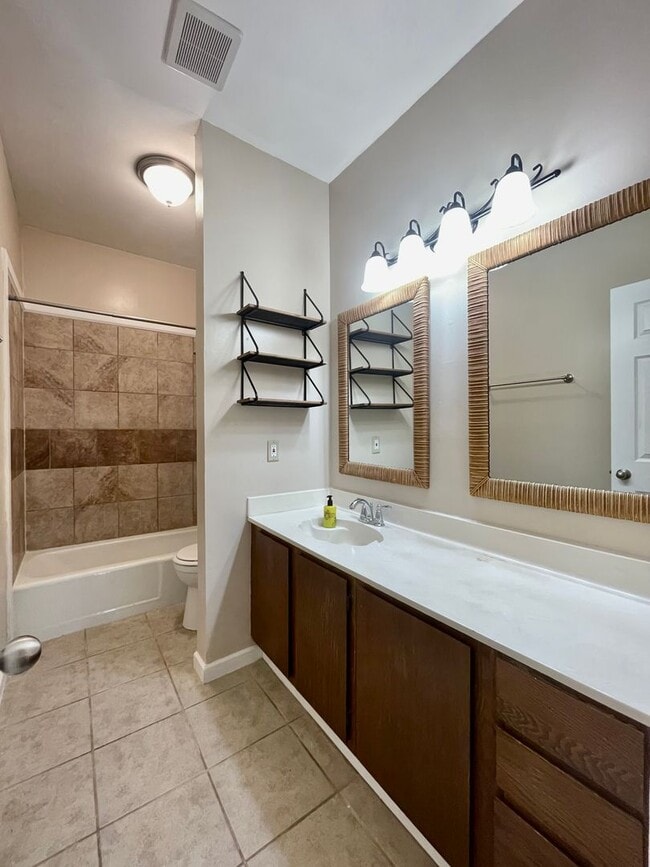 Building Photo - Centrally Located Condo - 2 Bedroom and 2 ...