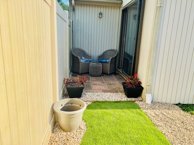 Building Photo - 808 Phoenix Dr