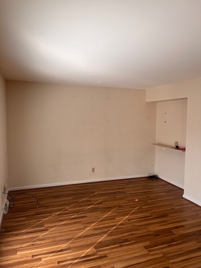 Building Photo - 1071 University Blvd