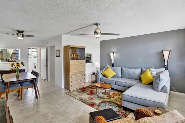 Building Photo - 101 N Birch Rd