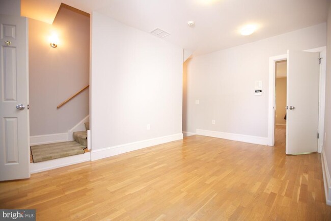 Building Photo - 421 S 20th St