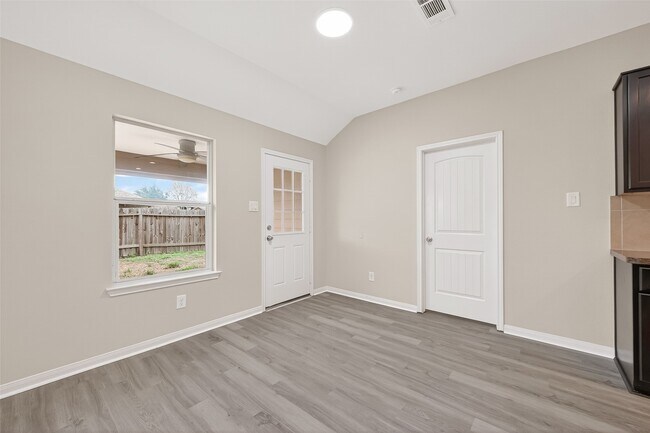 Building Photo - 21406 Forest Colony Dr