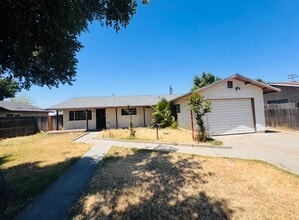 Building Photo - 4 Bedroom 2 Bath Ranch Style Home in Lemoore