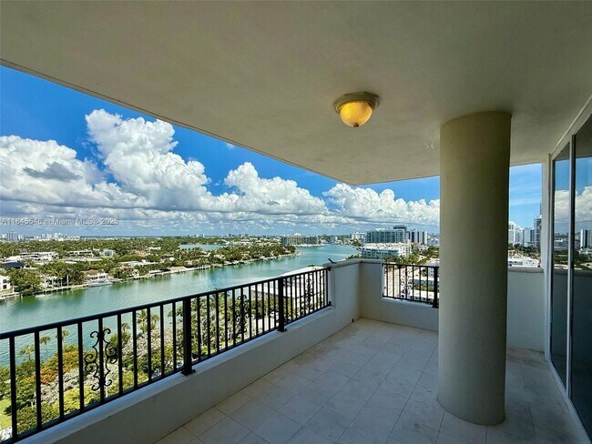Building Photo - 6422 Collins Ave