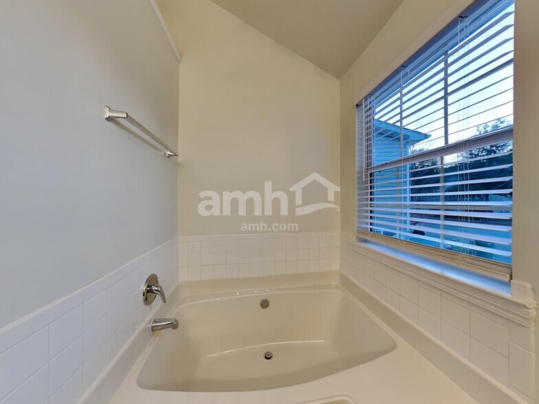 Building Photo - 367 Hidden Creek Ln