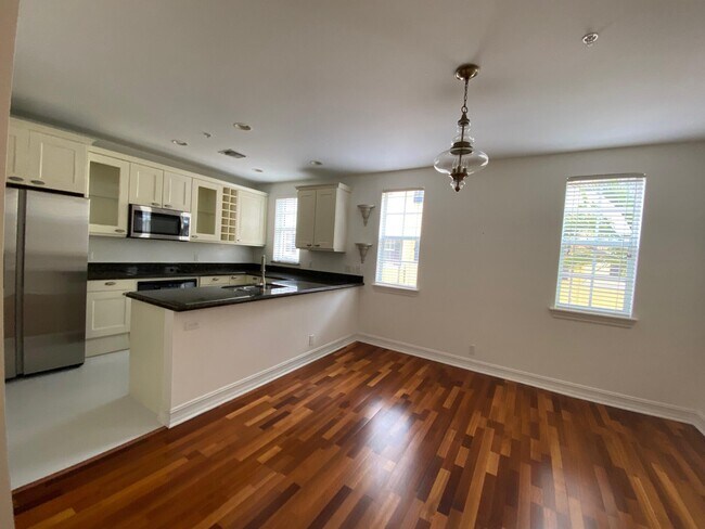 Building Photo - 319 Flamingo Dr