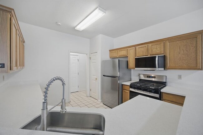Building Photo - 2808 Kestrel Dr