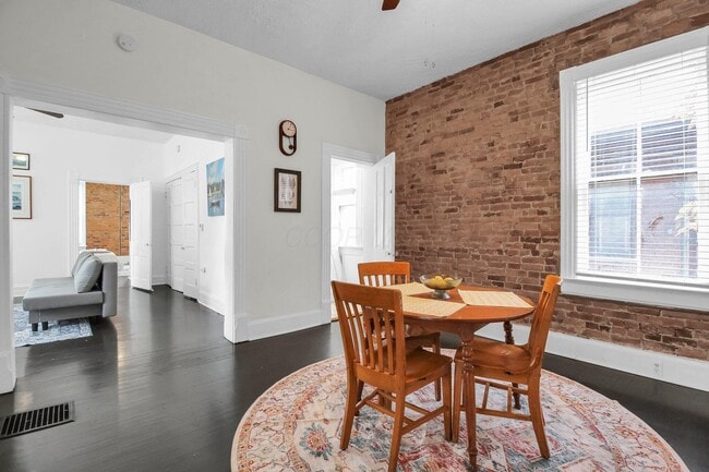 Building Photo - 174 Reinhard Ave