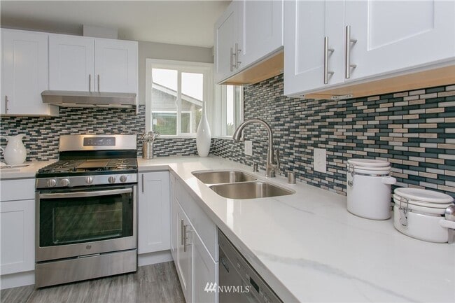 Building Photo - 4722 47th Ave SW