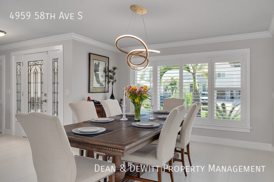 Building Photo - 4 Bed/3 Bath