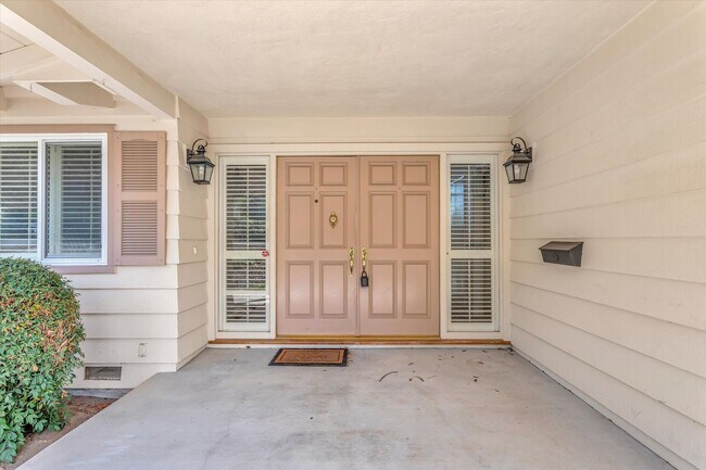 Building Photo - Tri-Level Home in Los Gatos