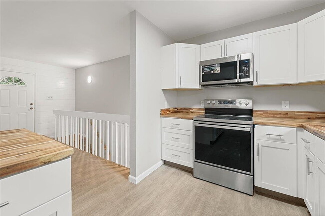 Building Photo - Single Family Home For Rent