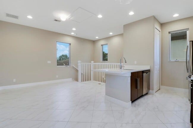 Building Photo - 5029 Grandiflora Rd