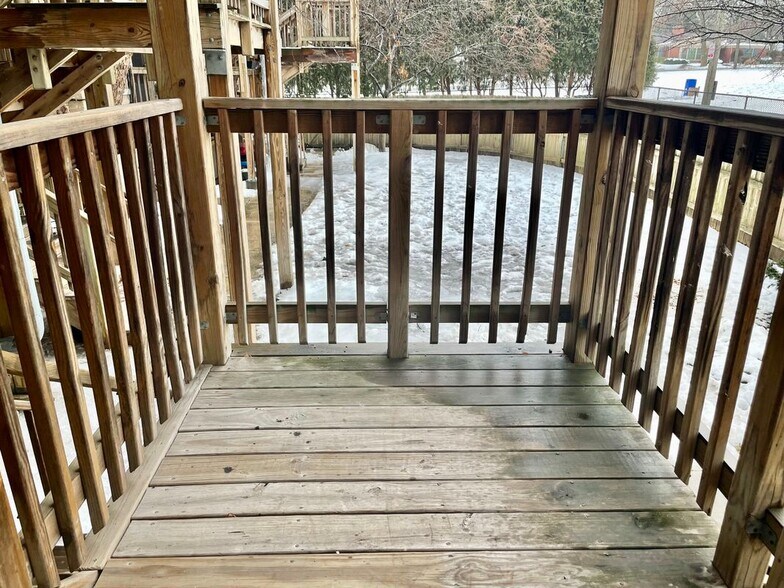 Building Photo - 548 Elmwood Ave