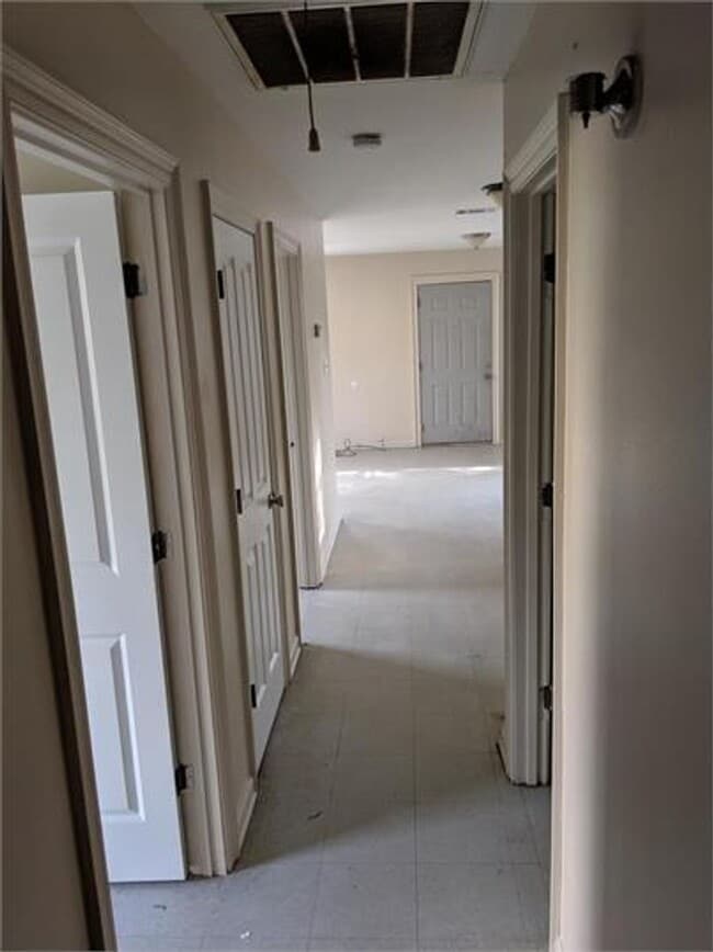 Building Photo - House for Rent