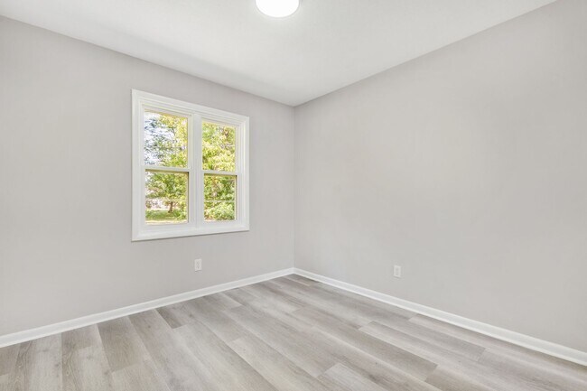 Building Photo - 4941 Fieldcrest Dr