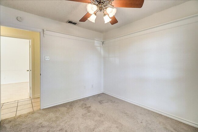 Building Photo - 6405 Clairfield St