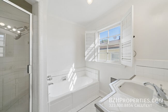 Building Photo - 1284 S Beverly Glen Blvd