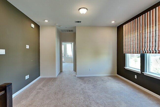 Building Photo - 1192 Daybreak Dr