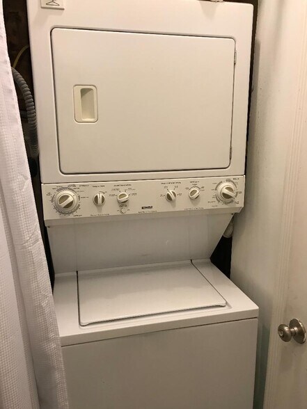 Building Photo - 1530 Mount Vernon St