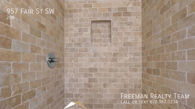 Building Photo - Newly Renovated Shared Student House Near ...