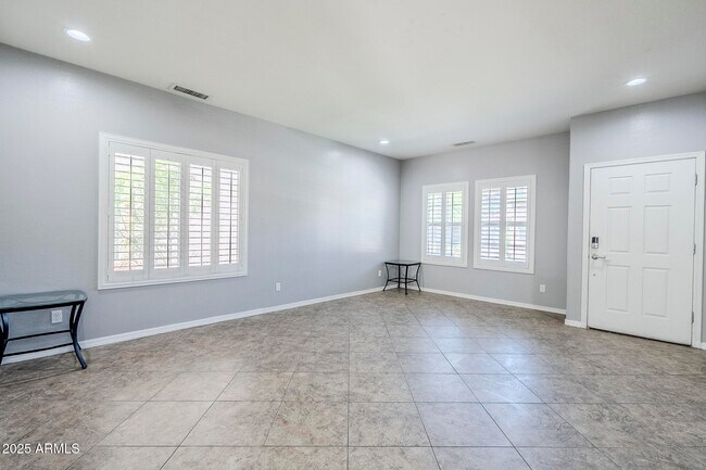 Building Photo - 2025 W Marconi Ave
