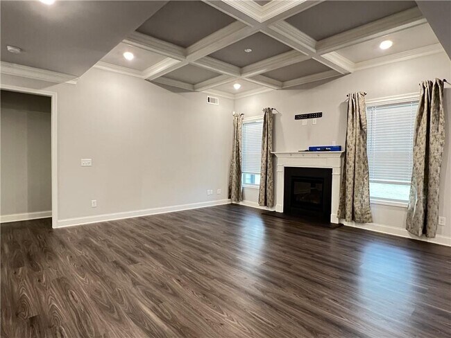 Building Photo - 4675 Silver Oak Dr SW