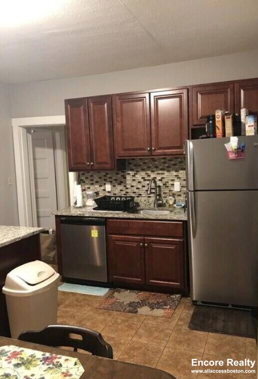 Building Photo - 10 Carmel St