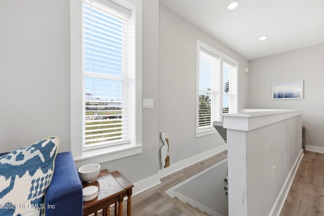 Building Photo - 115 1st St S