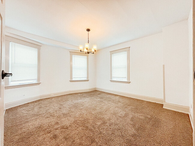 Building Photo - 3550 Woodburn Ave