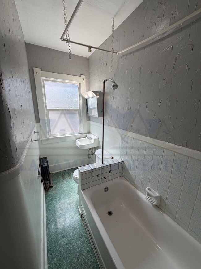 Building Photo - 1 bedroom near Downtown