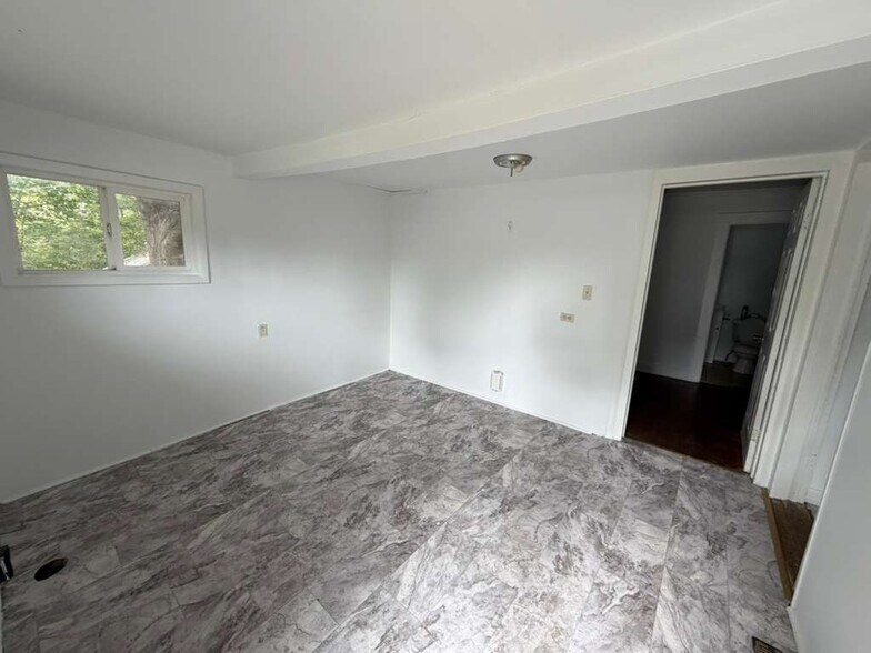 Building Photo - 610 S Chapel St