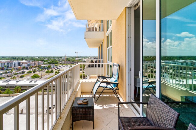 Building Photo - 700 E Boynton Beach Blvd