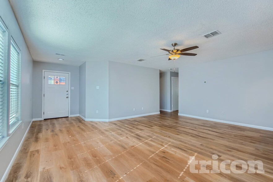 Building Photo - 1204 Crabtree Ct