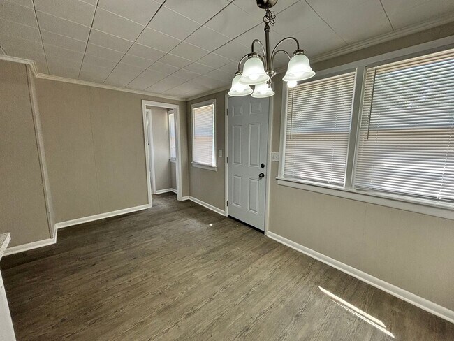 Building Photo - Coming soon! 3 Bedroom 1.5 Bathroom home with a 2 car garage for rent in Winfield!