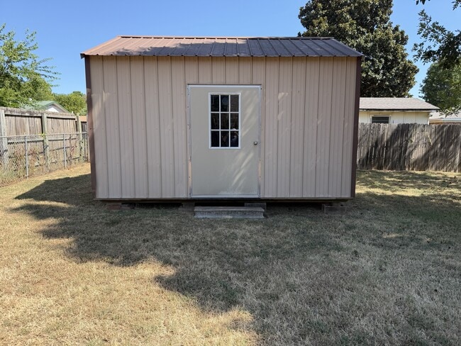Building Photo - 116 Fern Dr