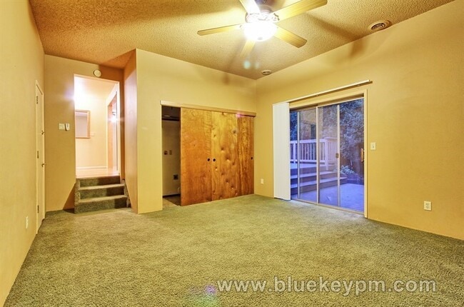 Building Photo - 3 bed, 2 bath home in Portland near Highwa...