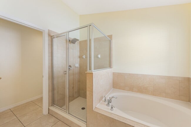 Building Photo - 2831 Whistlewood Dr