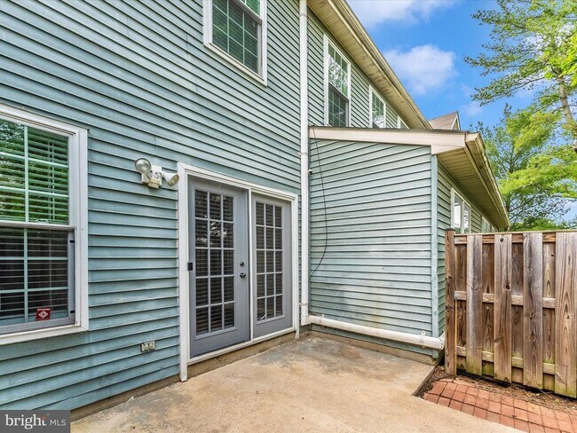 Building Photo - 5803 Oleander Pl